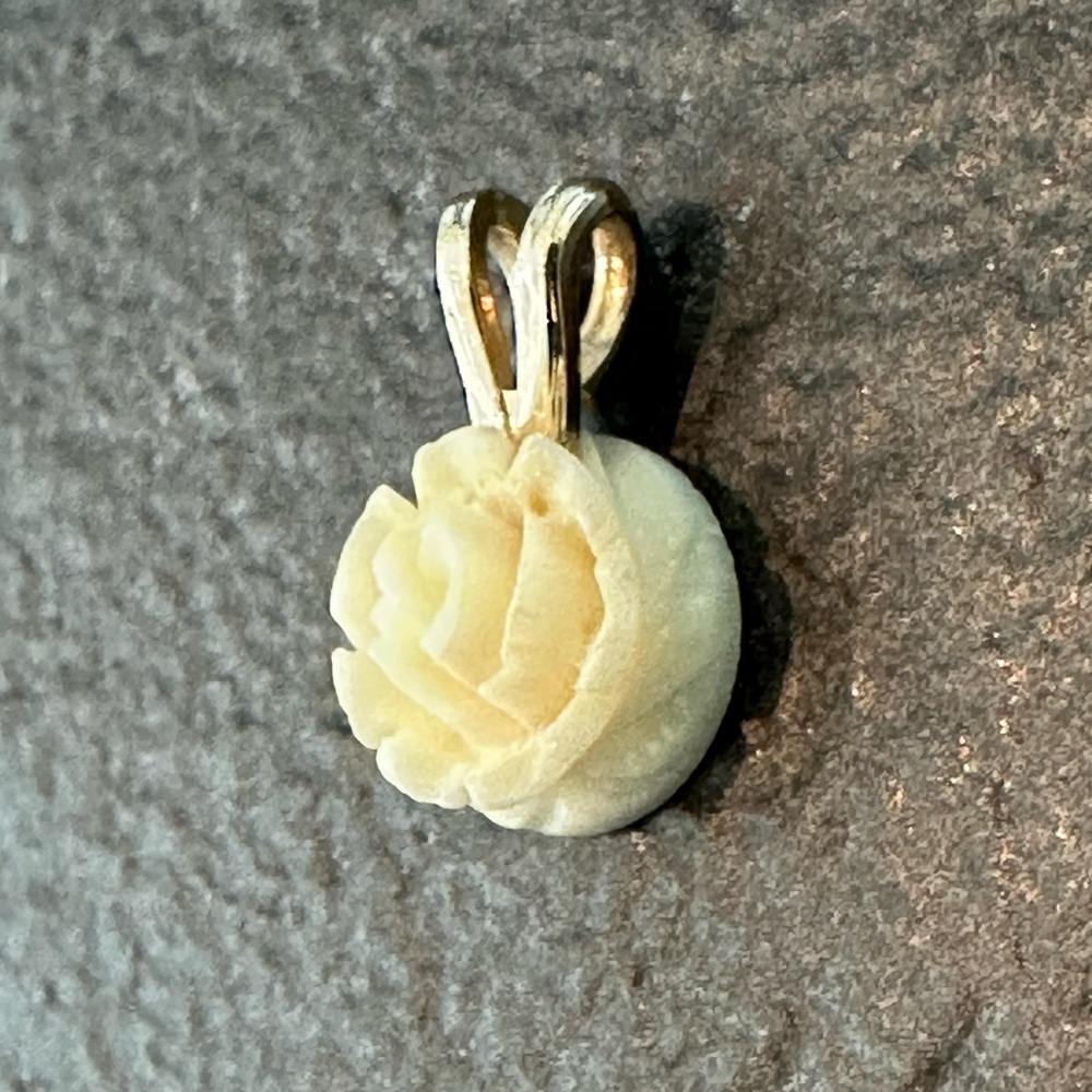 Vintage Ivory Rose Pendant - Picture 3 of 6